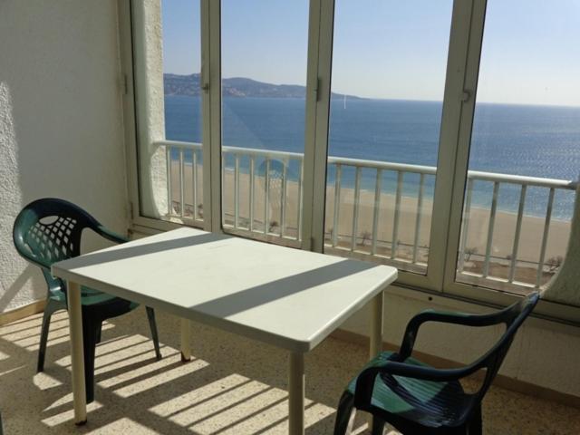 דירות אמפוריבראבה Apartamento Vista Mar Edificio Manhattan 19 מראה חיצוני תמונה